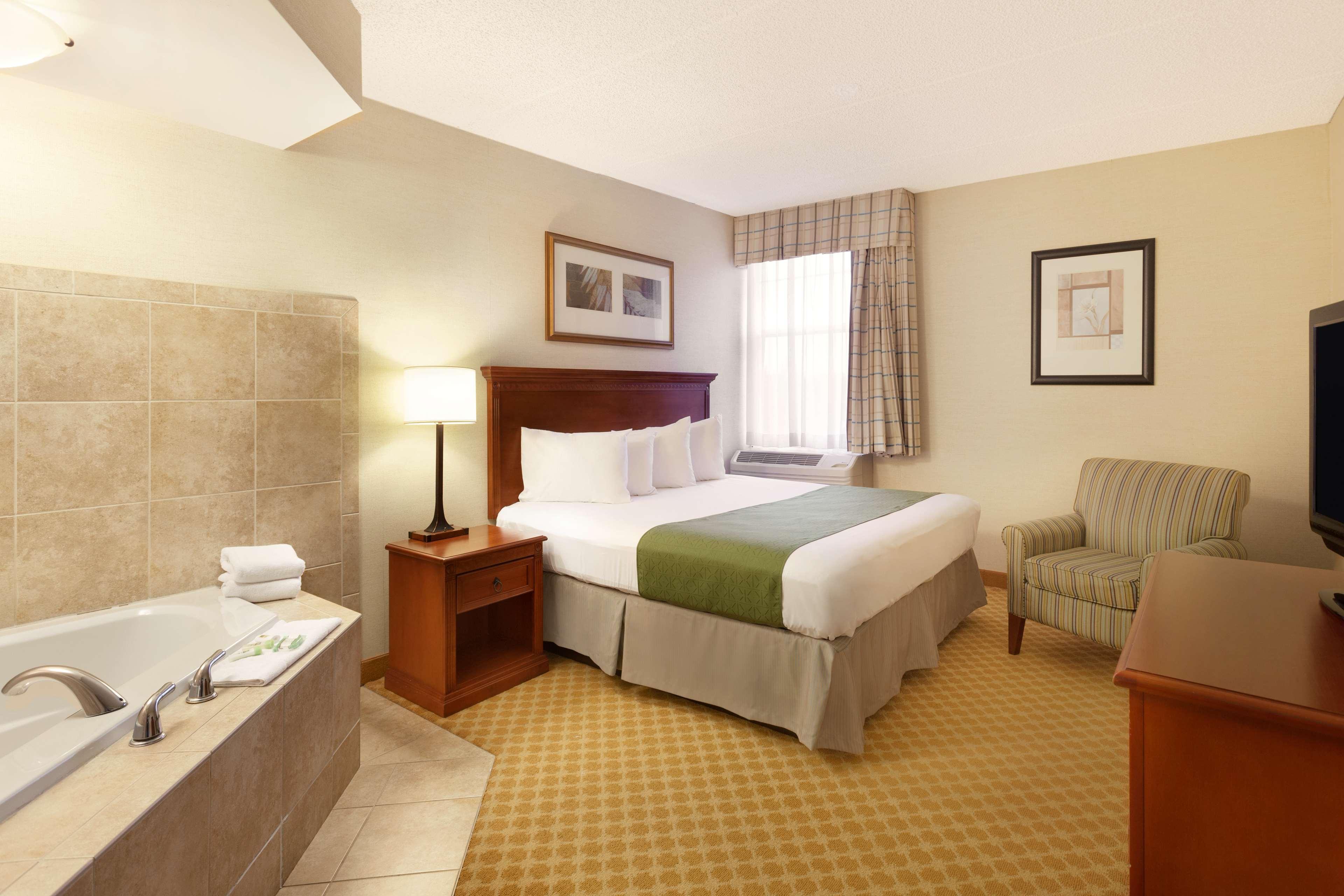 Spark By Hilton Rochester University Area Exterior photo